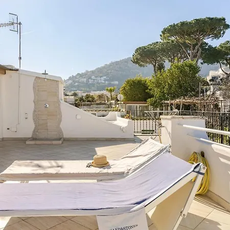 Mansarda Con Terrazza Davanti Castello Aragonese 伊斯基亚