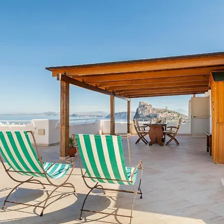 Mansarda Con Terrazza Davanti Castello Aragonese 伊斯基亚