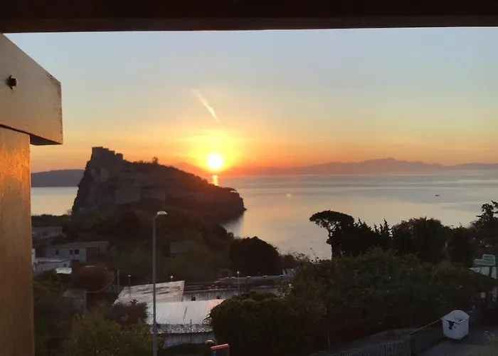 아파트 Mansarda Con Terrazza Davanti Castello Aragonese 이스키아