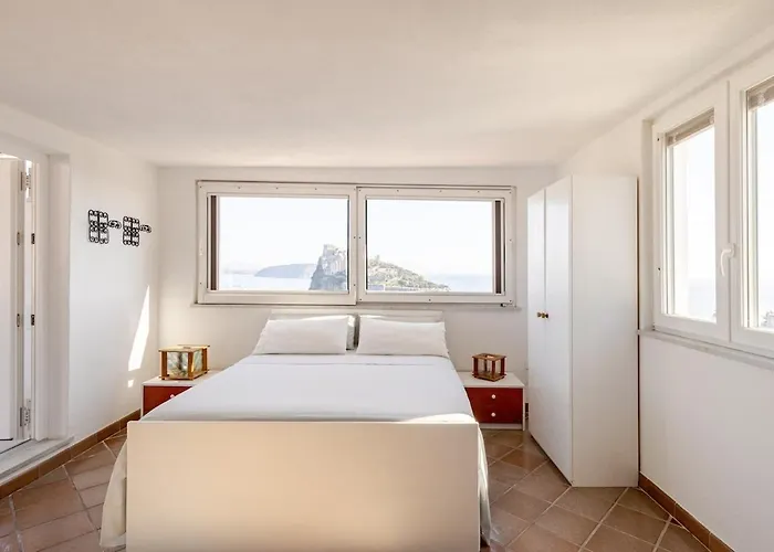 Mansarda Con Terrazza Davanti Castello Aragonese 이스키아