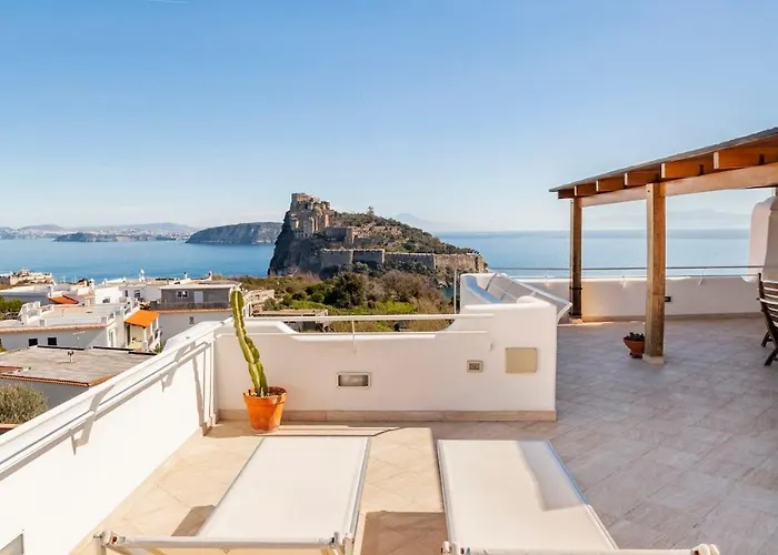 아파트 Mansarda Con Terrazza Davanti Castello Aragonese