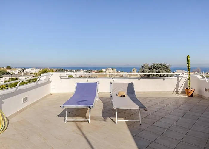 Mansarda Con Terrazza Davanti Castello Aragonese 아파트 *