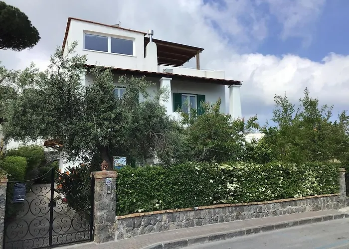 아파트 Mansarda Con Terrazza Davanti Castello Aragonese *