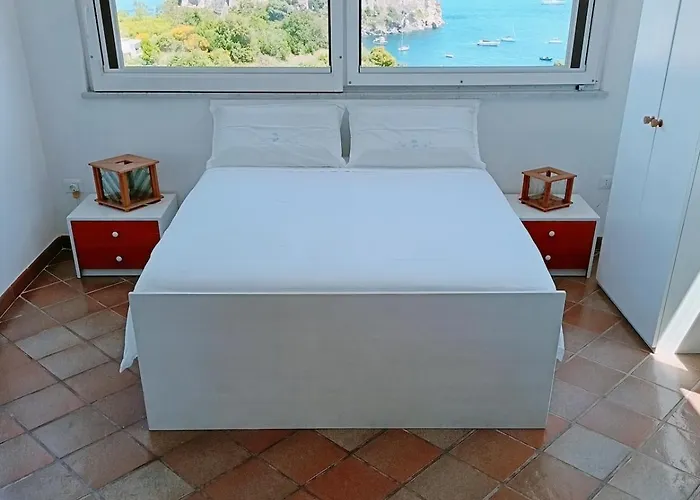 아파트 Mansarda Con Terrazza Davanti Castello Aragonese *