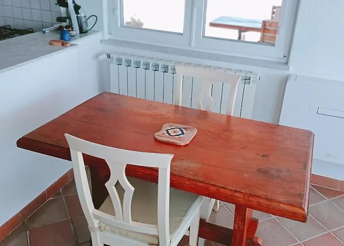 아파트 Mansarda Con Terrazza Davanti Castello Aragonese