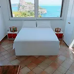 Apartment Mansarda Con Terrazza Davanti Castello Aragonese *