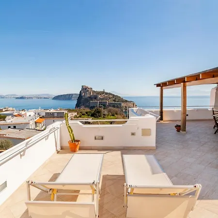 Appartamento Mansarda Con Terrazza Davanti Castello Aragonese