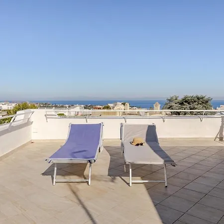 Mansarda Con Terrazza Davanti Castello Aragonese Διαμέρισμα *