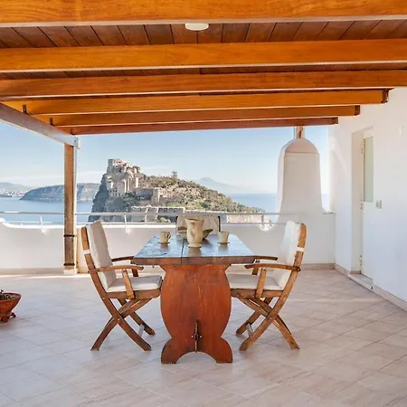 Mansarda Con Terrazza Davanti Castello Aragonese Appartamento Ischia