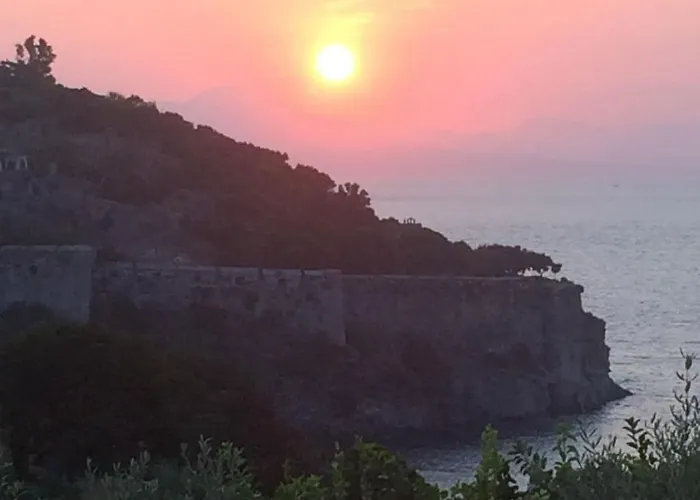 Mansarda Con Terrazza Davanti Castello Aragonese Διαμέρισμα *