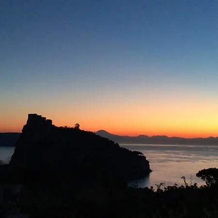 Mansarda Con Terrazza Davanti Castello Aragonese
