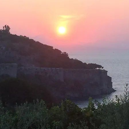 Mansarda Con Terrazza Davanti Castello Aragonese Apartment *